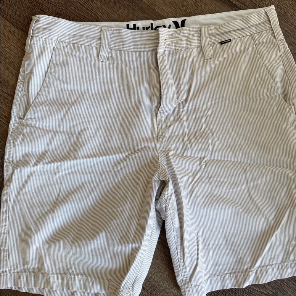 Hurley Men's Light Gray Striped Shorts